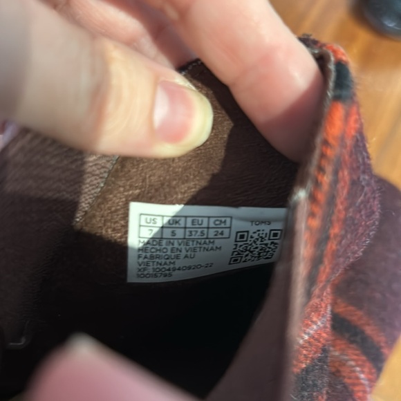 TOMS Plaid Flannel Wedge Heels - Picture 5 of 6